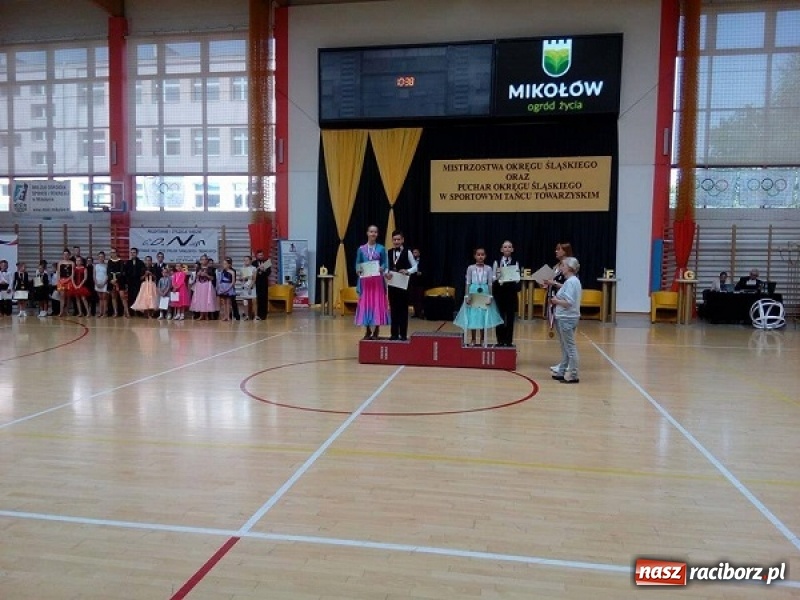 Zdjęcie w galerii na portalu naszraciborz.pl: Pary KTT Rewia z MDK rozpoczęły nowy sezon z sukcesem wiadomości z regionu