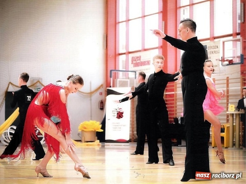 Zdjęcie w galerii na portalu naszraciborz.pl: Pary KTT Rewia z MDK rozpoczęły nowy sezon z sukcesem wiadomości z regionu
