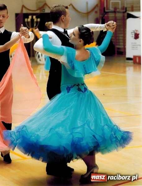 Zdjęcie w galerii na portalu naszraciborz.pl: Pary KTT Rewia z MDK rozpoczęły nowy sezon z sukcesem wiadomości z regionu