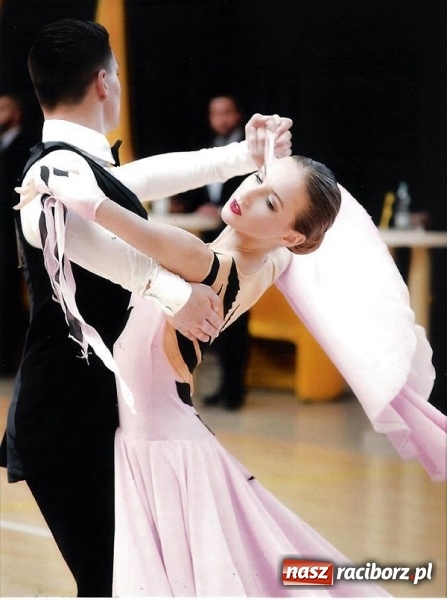 Zdjęcie w galerii na portalu naszraciborz.pl: Pary KTT Rewia z MDK rozpoczęły nowy sezon z sukcesem wiadomości z regionu