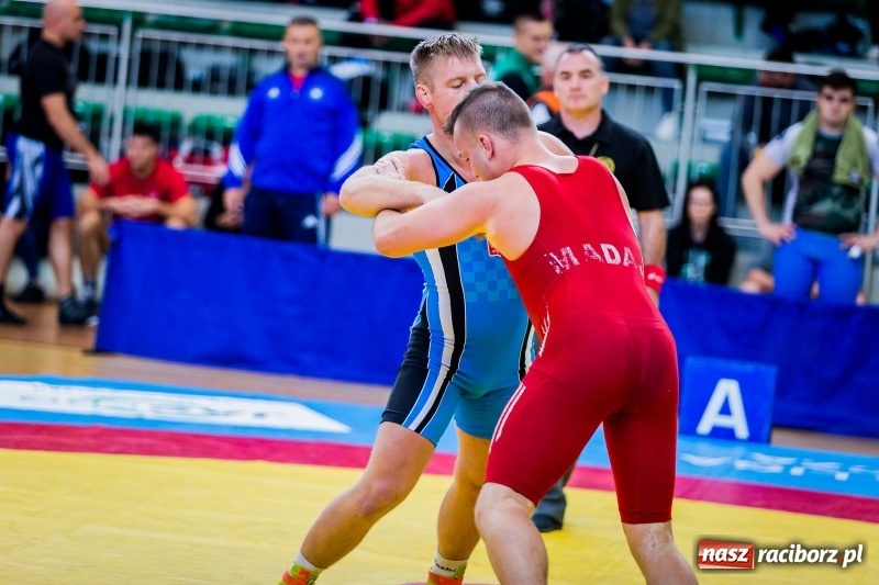 Zdjęcie w galerii na portalu naszraciborz.pl: W Arenie Rafako trwają mistrzostwa Polski seniorów w zapasach  wiadomości z regionu