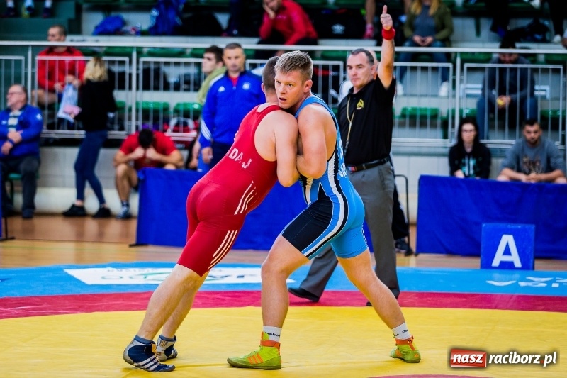 Zdjęcie w galerii na portalu naszraciborz.pl: W Arenie Rafako trwają mistrzostwa Polski seniorów w zapasach  wiadomości z regionu