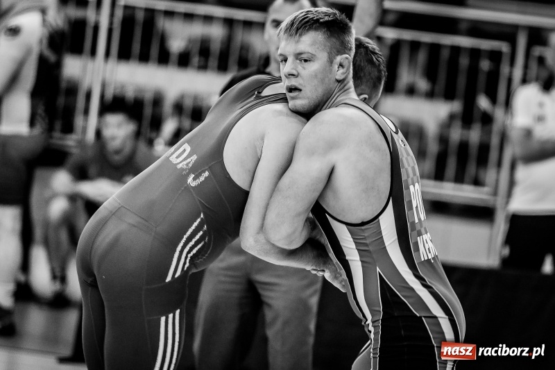 Zdjęcie w galerii na portalu naszraciborz.pl: W Arenie Rafako trwają mistrzostwa Polski seniorów w zapasach  wiadomości z regionu