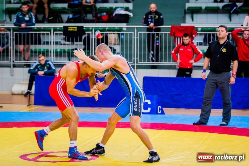 Zdjęcie w galerii na portalu naszraciborz.pl: W Arenie Rafako trwają mistrzostwa Polski seniorów w zapasach  wiadomości z regionu