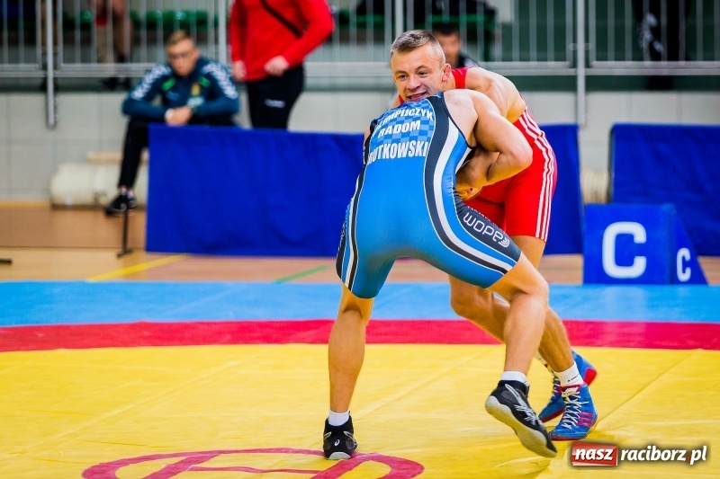 Zdjęcie w galerii na portalu naszraciborz.pl: W Arenie Rafako trwają mistrzostwa Polski seniorów w zapasach  wiadomości z regionu