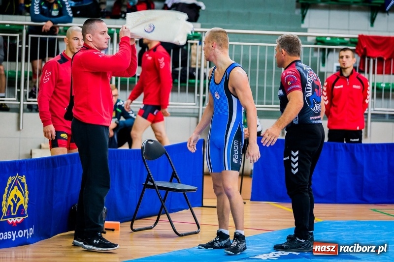 Zdjęcie w galerii na portalu naszraciborz.pl: W Arenie Rafako trwają mistrzostwa Polski seniorów w zapasach  wiadomości z regionu