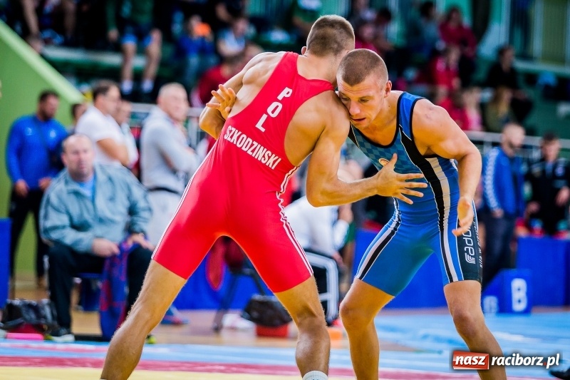Zdjęcie w galerii na portalu naszraciborz.pl: W Arenie Rafako trwają mistrzostwa Polski seniorów w zapasach  wiadomości z regionu