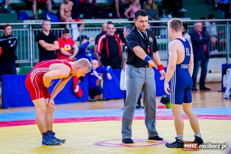 Zdjęcie w galerii na portalu naszraciborz.pl: W Arenie Rafako trwają mistrzostwa Polski seniorów w zapasach  wiadomości z regionu