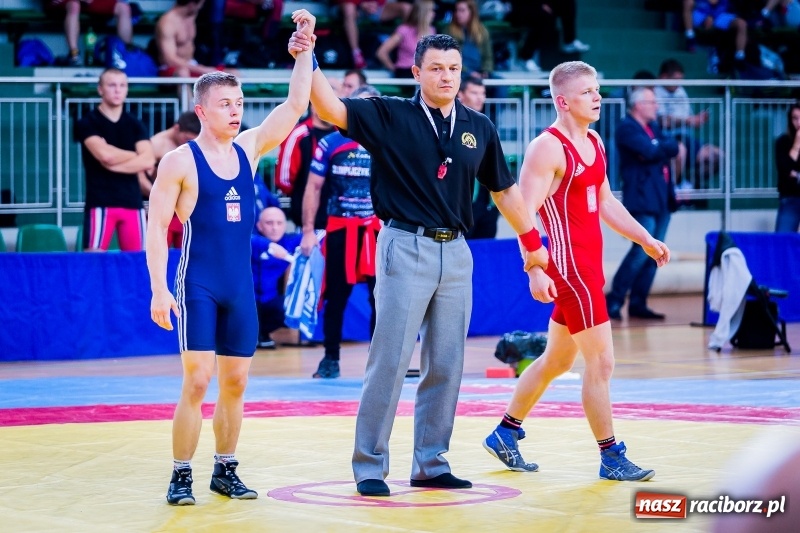 Zdjęcie w galerii na portalu naszraciborz.pl: W Arenie Rafako trwają mistrzostwa Polski seniorów w zapasach  wiadomości z regionu