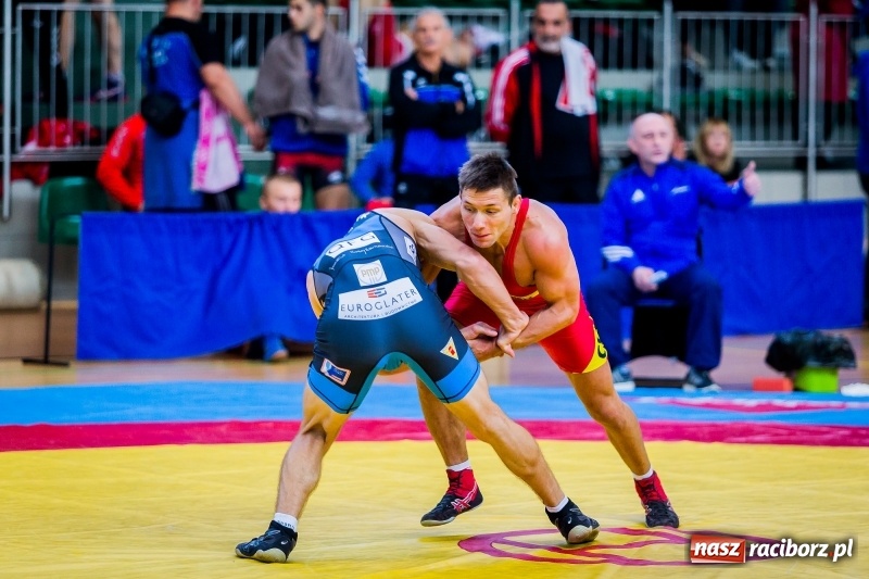 Zdjęcie w galerii na portalu naszraciborz.pl: W Arenie Rafako trwają mistrzostwa Polski seniorów w zapasach  wiadomości z regionu