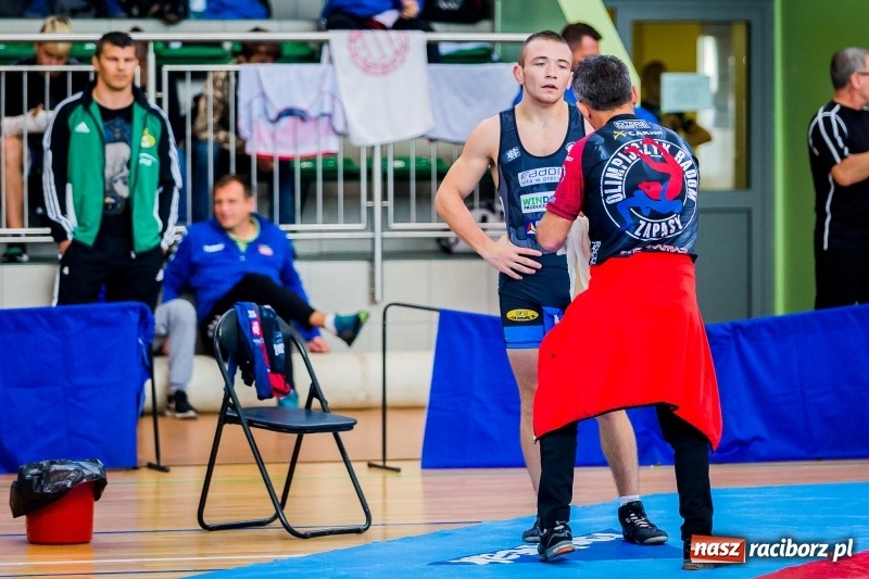 Zdjęcie w galerii na portalu naszraciborz.pl: W Arenie Rafako trwają mistrzostwa Polski seniorów w zapasach  wiadomości z regionu