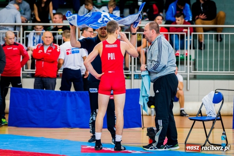 Zdjęcie w galerii na portalu naszraciborz.pl: W Arenie Rafako trwają mistrzostwa Polski seniorów w zapasach  wiadomości z regionu