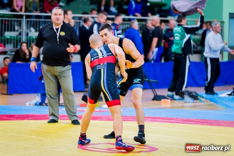 Zdjęcie w galerii na portalu naszraciborz.pl: W Arenie Rafako trwają mistrzostwa Polski seniorów w zapasach  wiadomości z regionu