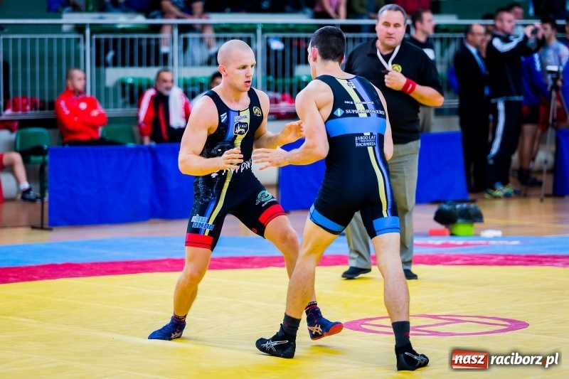 Zdjęcie w galerii na portalu naszraciborz.pl: W Arenie Rafako trwają mistrzostwa Polski seniorów w zapasach  wiadomości z regionu