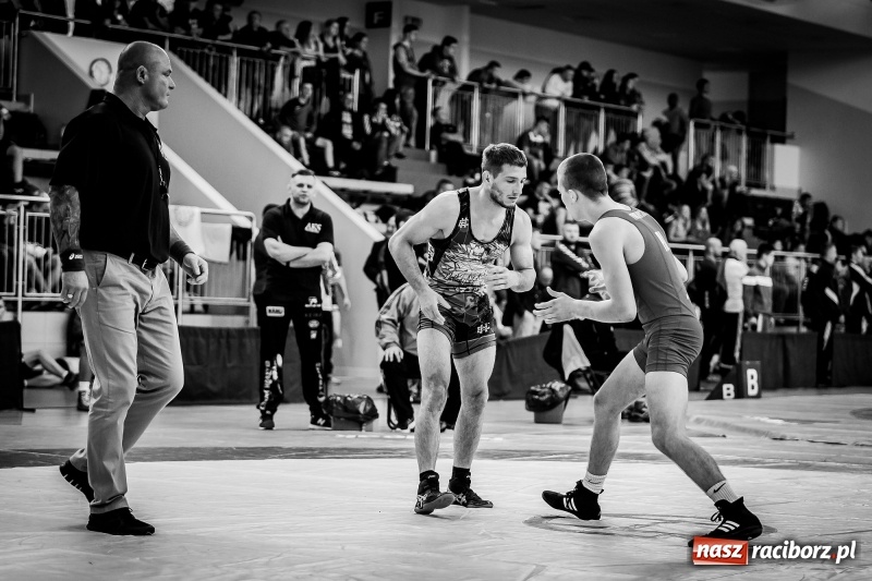 Zdjęcie w galerii na portalu naszraciborz.pl: W Arenie Rafako trwają mistrzostwa Polski seniorów w zapasach  wiadomości z regionu