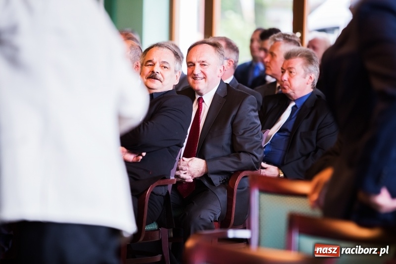 Zdjęcie w galerii na portalu naszraciborz.pl: Dzień Energetyka - oficjalne obchody w pałacyku Rafako. Jubileusze, nagrody i wyróżnienia wiadomości z regionu