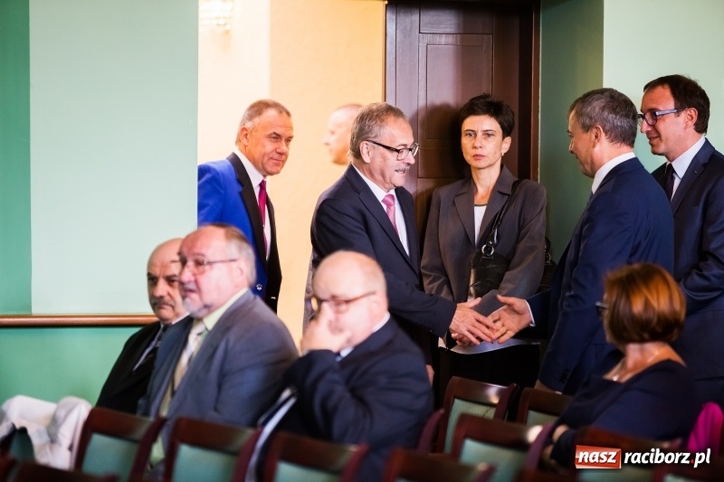 Zdjęcie w galerii na portalu naszraciborz.pl: Dzień Energetyka - oficjalne obchody w pałacyku Rafako. Jubileusze, nagrody i wyróżnienia wiadomości z regionu