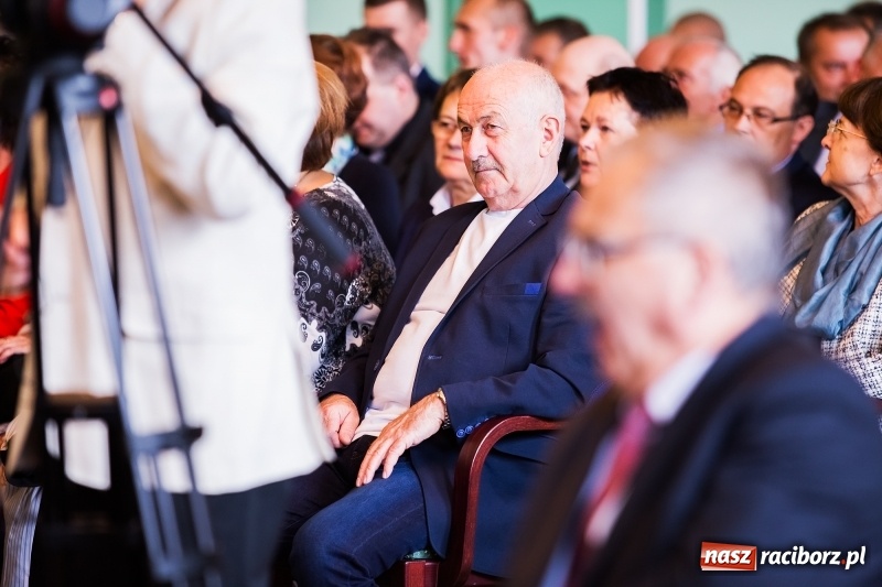 Zdjęcie w galerii na portalu naszraciborz.pl: Dzień Energetyka - oficjalne obchody w pałacyku Rafako. Jubileusze, nagrody i wyróżnienia wiadomości z regionu