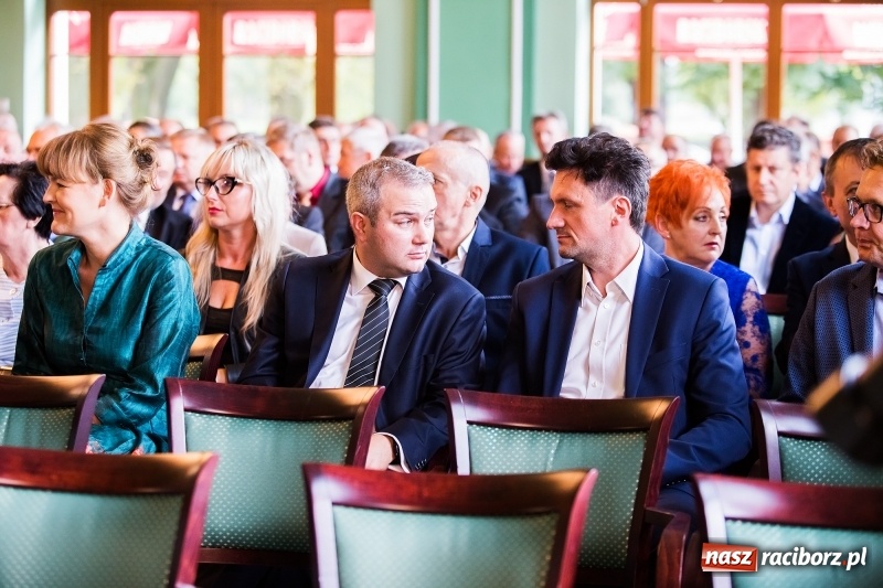 Zdjęcie w galerii na portalu naszraciborz.pl: Dzień Energetyka - oficjalne obchody w pałacyku Rafako. Jubileusze, nagrody i wyróżnienia wiadomości z regionu