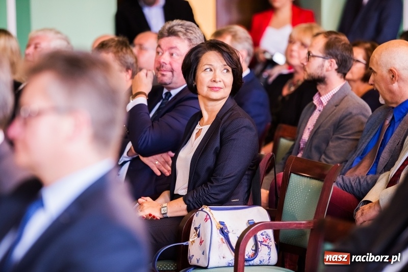 Zdjęcie w galerii na portalu naszraciborz.pl: Dzień Energetyka - oficjalne obchody w pałacyku Rafako. Jubileusze, nagrody i wyróżnienia wiadomości z regionu