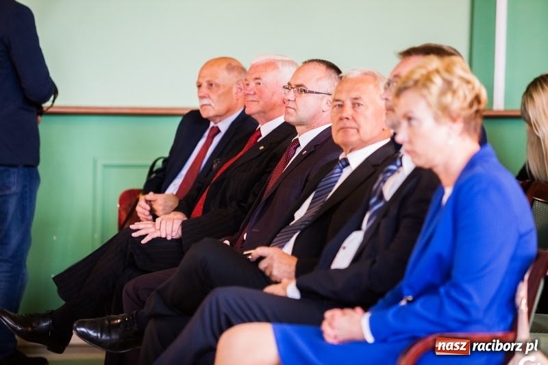 Zdjęcie w galerii na portalu naszraciborz.pl: Dzień Energetyka - oficjalne obchody w pałacyku Rafako. Jubileusze, nagrody i wyróżnienia wiadomości z regionu