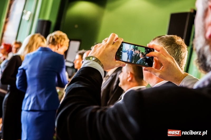 Zdjęcie w galerii na portalu naszraciborz.pl: Dzień Energetyka - oficjalne obchody w pałacyku Rafako. Jubileusze, nagrody i wyróżnienia wiadomości z regionu