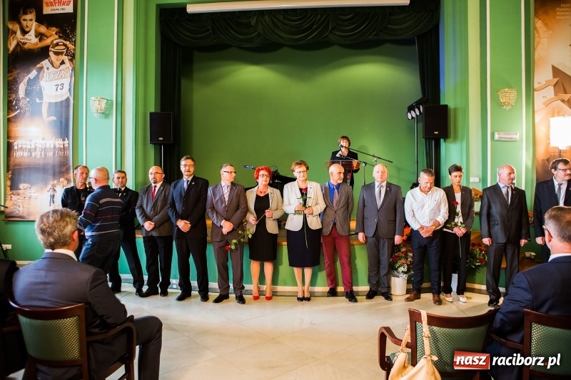 Zdjęcie w galerii na portalu naszraciborz.pl: Dzień Energetyka - oficjalne obchody w pałacyku Rafako. Jubileusze, nagrody i wyróżnienia wiadomości z regionu