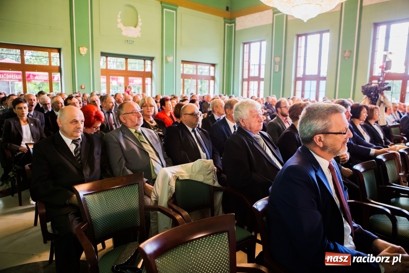 Zdjęcie w galerii na portalu naszraciborz.pl: Dzień Energetyka - oficjalne obchody w pałacyku Rafako. Jubileusze, nagrody i wyróżnienia wiadomości z regionu