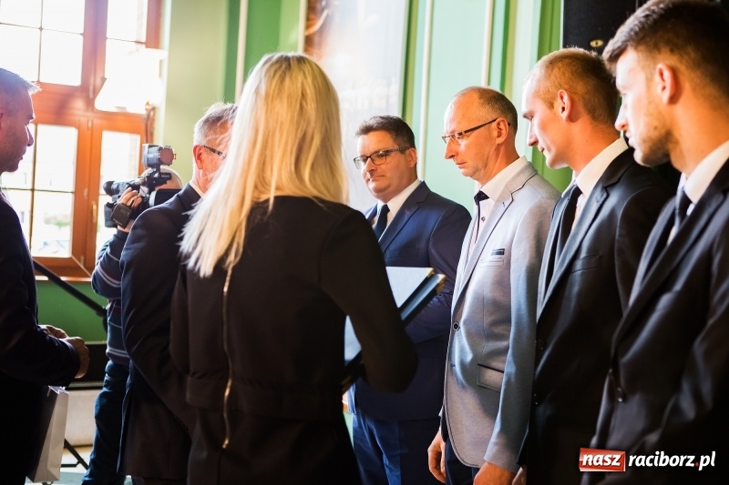 Zdjęcie w galerii na portalu naszraciborz.pl: Dzień Energetyka - oficjalne obchody w pałacyku Rafako. Jubileusze, nagrody i wyróżnienia wiadomości z regionu