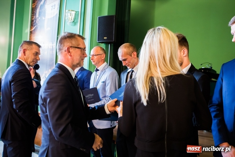 Zdjęcie w galerii na portalu naszraciborz.pl: Dzień Energetyka - oficjalne obchody w pałacyku Rafako. Jubileusze, nagrody i wyróżnienia wiadomości z regionu