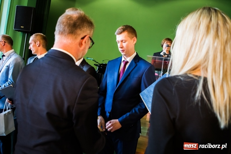 Zdjęcie w galerii na portalu naszraciborz.pl: Dzień Energetyka - oficjalne obchody w pałacyku Rafako. Jubileusze, nagrody i wyróżnienia wiadomości z regionu