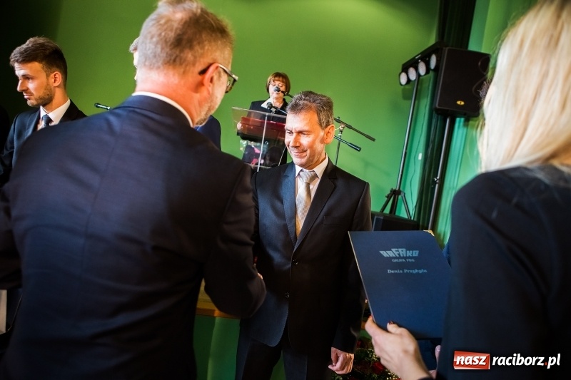 Zdjęcie w galerii na portalu naszraciborz.pl: Dzień Energetyka - oficjalne obchody w pałacyku Rafako. Jubileusze, nagrody i wyróżnienia wiadomości z regionu