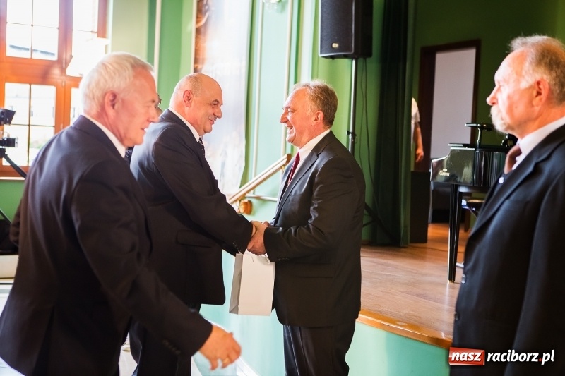 Zdjęcie w galerii na portalu naszraciborz.pl: Dzień Energetyka - oficjalne obchody w pałacyku Rafako. Jubileusze, nagrody i wyróżnienia wiadomości z regionu