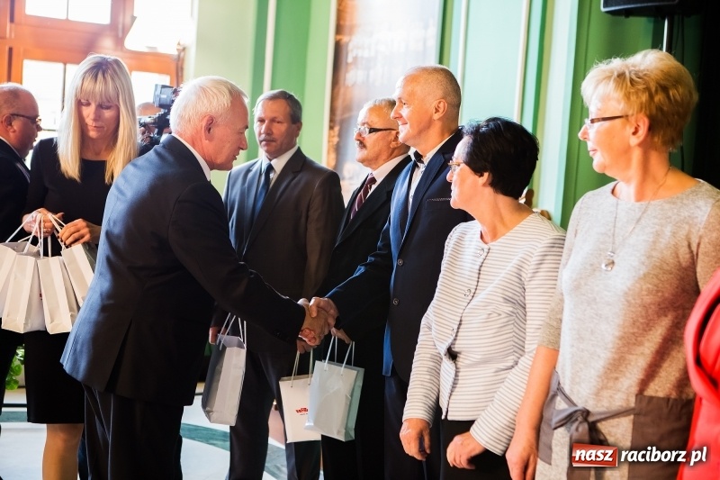 Zdjęcie w galerii na portalu naszraciborz.pl: Dzień Energetyka - oficjalne obchody w pałacyku Rafako. Jubileusze, nagrody i wyróżnienia wiadomości z regionu