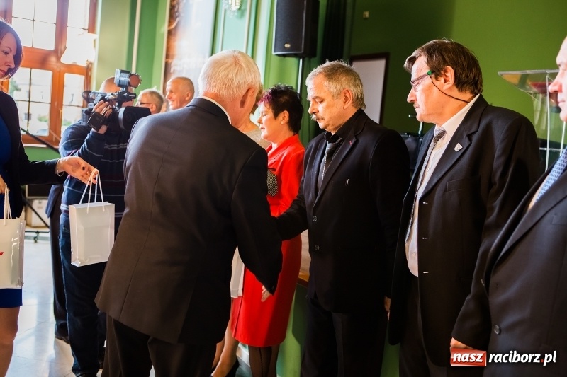 Zdjęcie w galerii na portalu naszraciborz.pl: Dzień Energetyka - oficjalne obchody w pałacyku Rafako. Jubileusze, nagrody i wyróżnienia wiadomości z regionu