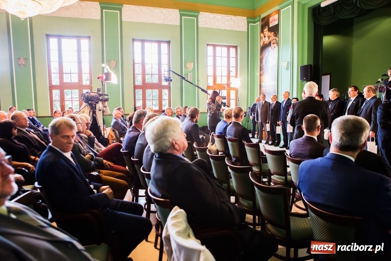 Zdjęcie w galerii na portalu naszraciborz.pl: Dzień Energetyka - oficjalne obchody w pałacyku Rafako. Jubileusze, nagrody i wyróżnienia wiadomości z regionu