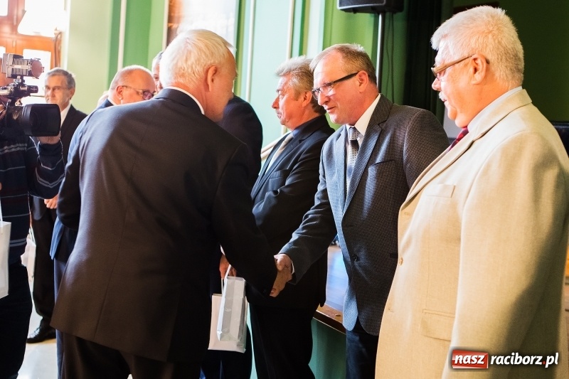 Zdjęcie w galerii na portalu naszraciborz.pl: Dzień Energetyka - oficjalne obchody w pałacyku Rafako. Jubileusze, nagrody i wyróżnienia wiadomości z regionu
