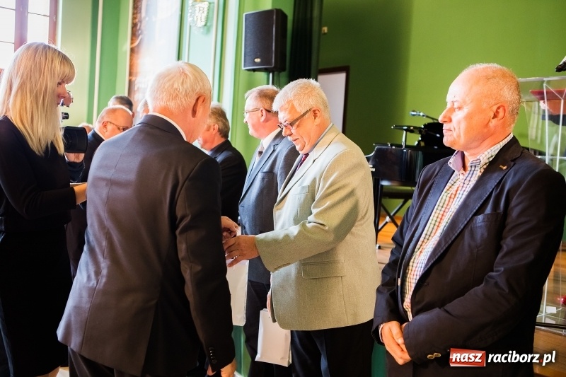 Zdjęcie w galerii na portalu naszraciborz.pl: Dzień Energetyka - oficjalne obchody w pałacyku Rafako. Jubileusze, nagrody i wyróżnienia wiadomości z regionu