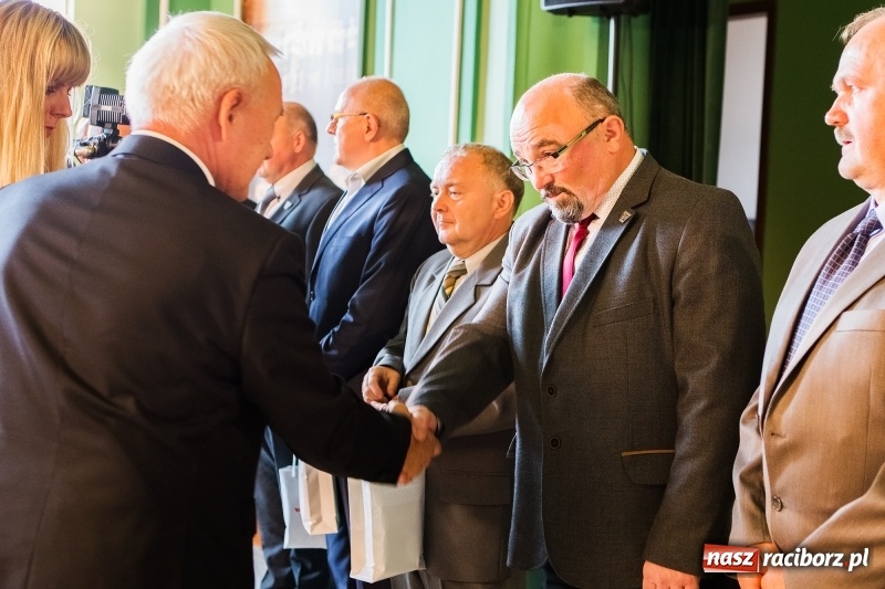 Zdjęcie w galerii na portalu naszraciborz.pl: Dzień Energetyka - oficjalne obchody w pałacyku Rafako. Jubileusze, nagrody i wyróżnienia wiadomości z regionu