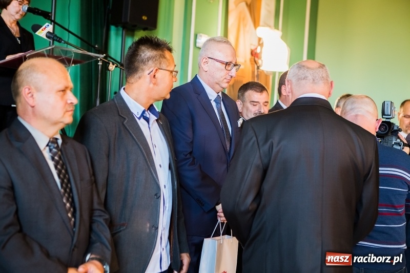 Zdjęcie w galerii na portalu naszraciborz.pl: Dzień Energetyka - oficjalne obchody w pałacyku Rafako. Jubileusze, nagrody i wyróżnienia wiadomości z regionu