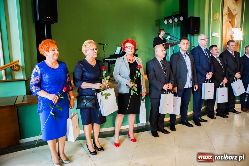 Zdjęcie w galerii na portalu naszraciborz.pl: Dzień Energetyka - oficjalne obchody w pałacyku Rafako. Jubileusze, nagrody i wyróżnienia wiadomości z regionu
