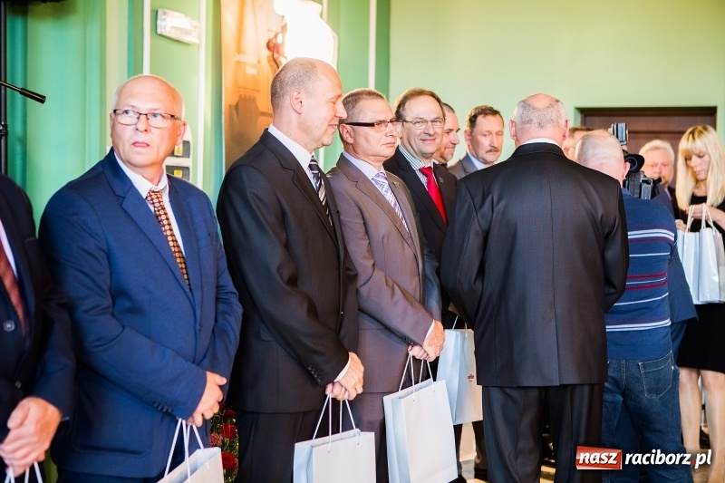 Zdjęcie w galerii na portalu naszraciborz.pl: Dzień Energetyka - oficjalne obchody w pałacyku Rafako. Jubileusze, nagrody i wyróżnienia wiadomości z regionu