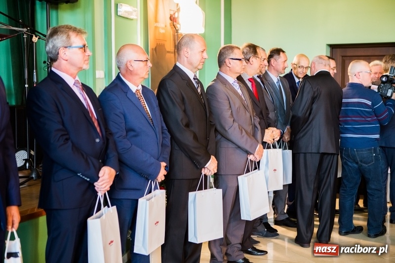 Zdjęcie w galerii na portalu naszraciborz.pl: Dzień Energetyka - oficjalne obchody w pałacyku Rafako. Jubileusze, nagrody i wyróżnienia wiadomości z regionu