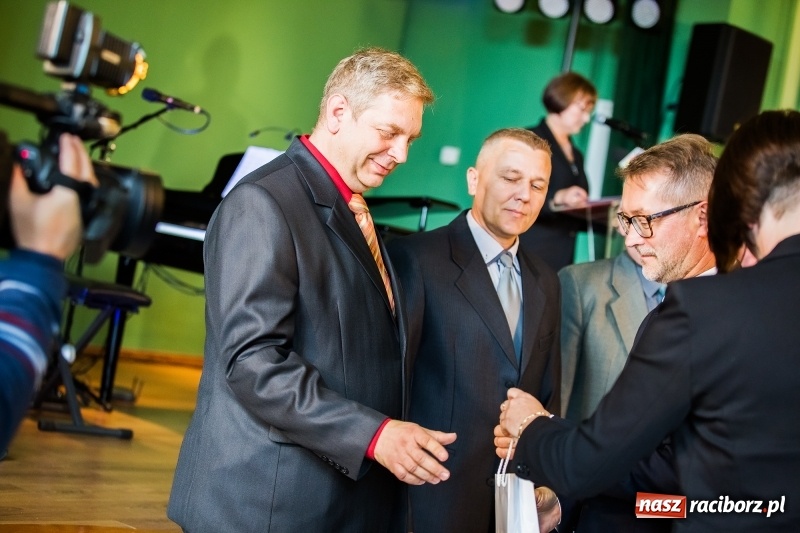 Zdjęcie w galerii na portalu naszraciborz.pl: Dzień Energetyka - oficjalne obchody w pałacyku Rafako. Jubileusze, nagrody i wyróżnienia wiadomości z regionu