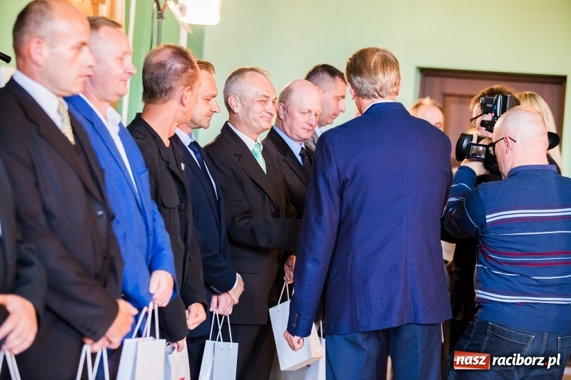 Zdjęcie w galerii na portalu naszraciborz.pl: Dzień Energetyka - oficjalne obchody w pałacyku Rafako. Jubileusze, nagrody i wyróżnienia wiadomości z regionu