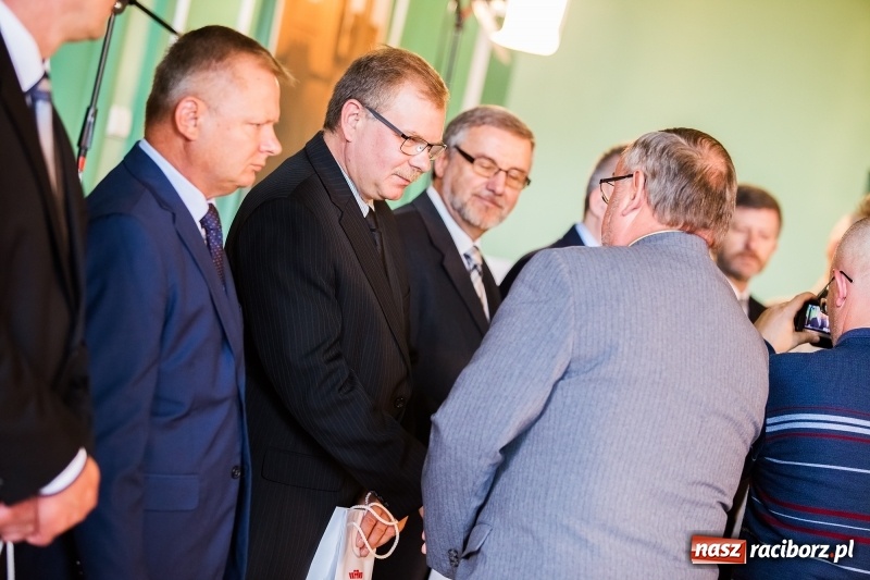 Zdjęcie w galerii na portalu naszraciborz.pl: Dzień Energetyka - oficjalne obchody w pałacyku Rafako. Jubileusze, nagrody i wyróżnienia wiadomości z regionu