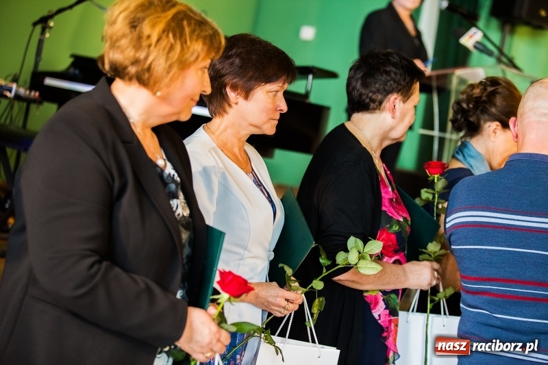 Zdjęcie w galerii na portalu naszraciborz.pl: Dzień Energetyka - oficjalne obchody w pałacyku Rafako. Jubileusze, nagrody i wyróżnienia wiadomości z regionu