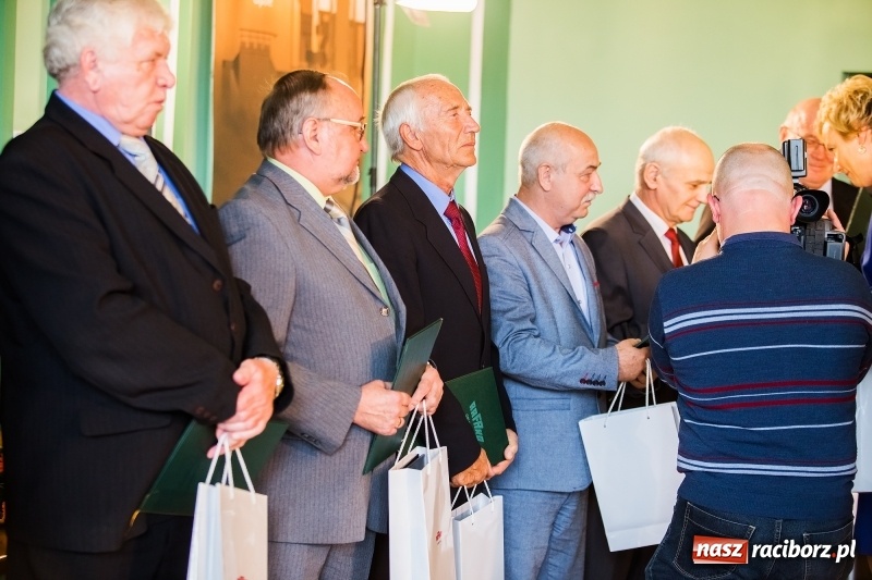 Zdjęcie w galerii na portalu naszraciborz.pl: Dzień Energetyka - oficjalne obchody w pałacyku Rafako. Jubileusze, nagrody i wyróżnienia wiadomości z regionu