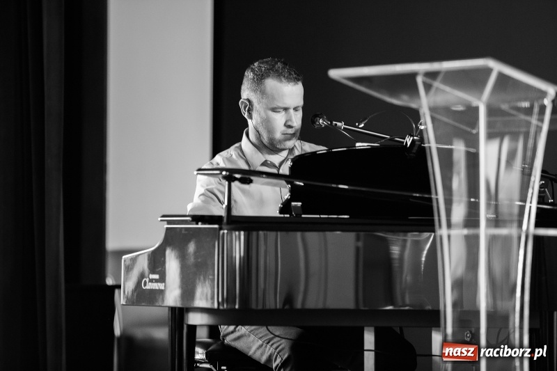 Zdjęcie w galerii na portalu naszraciborz.pl: Dzień Energetyka - oficjalne obchody w pałacyku Rafako. Jubileusze, nagrody i wyróżnienia wiadomości z regionu