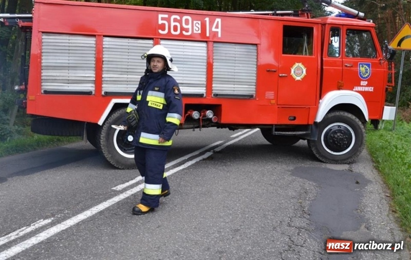 Zdjęcie w galerii na portalu naszraciborz.pl: Bezpieczniej na drodze wojewódzkiej 919, czyli akcja strażaków z Jankowic wiadomości z regionu